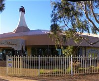 McFeeters Motor Museum and Visitor Information Centre - Accommodation NT