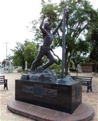 Miners Memorial Statue - Accommodation Yamba