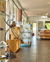 GIGS - Gateway Island Gallery and Studios - Accommodation Airlie Beach