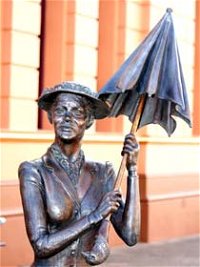 Mary Poppins Statue - Accommodation in Brisbane