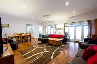 The Retreat Port Stephens - Accommodation Redcliffe