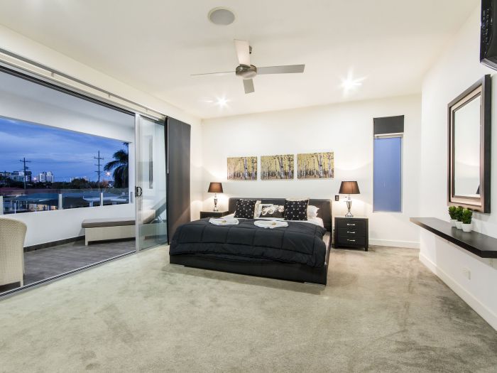 Broadbeach Waters QLD eAccommodation