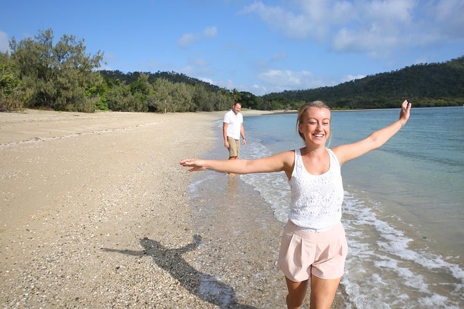 1-Night Whitsundays Tour by Catamaran with Paradise Cove Resort from Airlie Beach