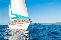 2-Day Whitsundays Sailing Adventure Waltzing Matilda - Accommodation NT