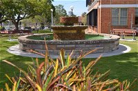 Bauer and Wiles Memorial Fountain - VIC Tourism