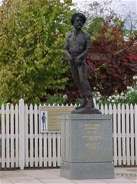 Alexander Cameron Statue - Accommodation Redcliffe