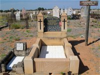 Blackall Cemetery - Palm Beach Accommodation