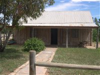 Early Settlers Cottage Solly's Hut - Accommodation NT