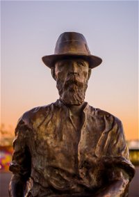 Paddy Hannan's Statue - Whitsundays Tourism