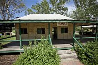 Lenroy Slab Hut - Accommodation Redcliffe