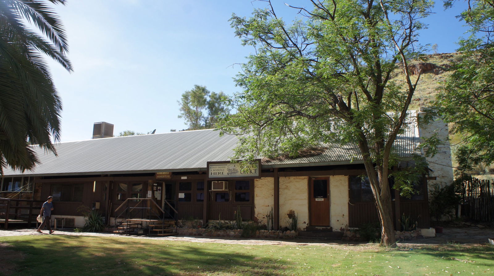 Curtin Springs NT Accommodation Gladstone