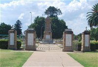 Warwick War Memorial and Gates - Accommodation Cairns