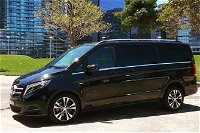Sydney Airport Transfer in a Luxury People Mover 1-6pax TO Sydney City - Brisbane 4u