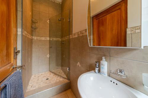Observatory - Private Unit 2 With Private EnSuite Bathroom. FREE WiFi & Solar Power - thumb 5
