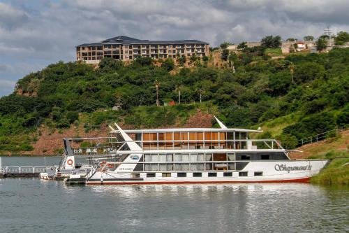 Shayamanzi Houseboats - Tourism Africa