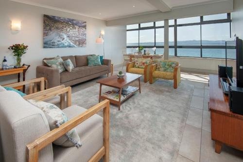 Walker Bay Luxury Seafront Apartment - thumb 1