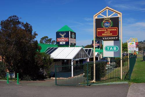 Oaks Hotel Motel - Australian Directory
