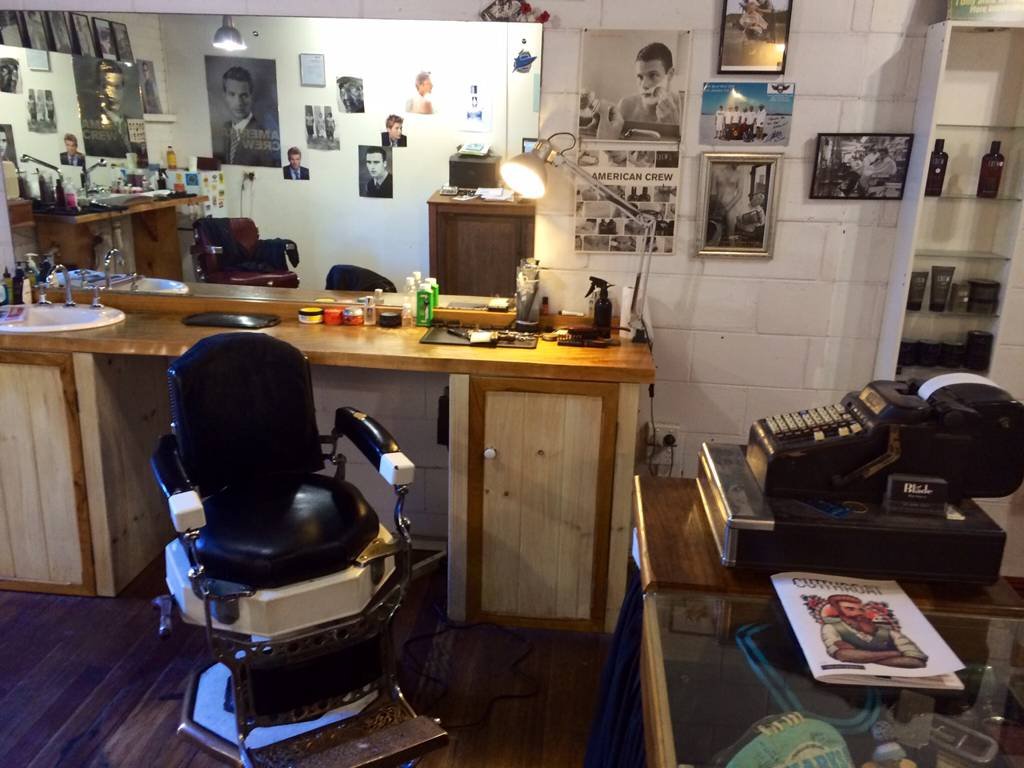 Blade Barbers - Click Find