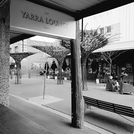 Yarra Lounge