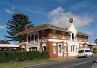 Pakenham Hotel - Click Find