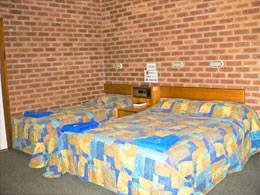 Bohle Barn Hotel Motel - Australian Directory