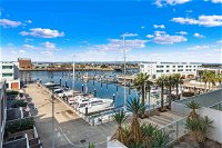 Port Adelaide Executive Waterfront Apartment - DBD