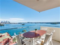 Panoramic harbour views and unbeatable comfort - Renee