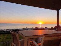 Luxurious 3 bedroom beachfront - panoramic views - Seniors Australia