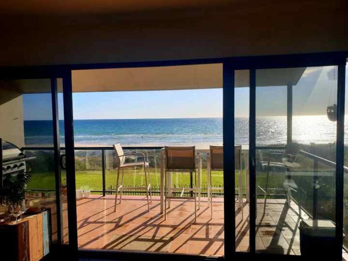 Luxurious 3 Bedroom Beachfront - Panoramic Views - thumb 3