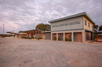 EUCLA MOTOR HOTEL - Renee