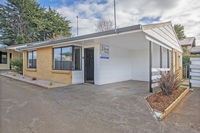 Elkie Villa - 2 Bedroom Unit - Burnie - Petrol Stations