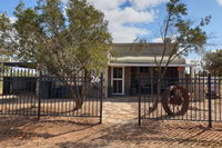 A real bush retreat. Kangas Emus  Starry Skies. - Internet Find