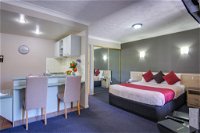 AAA Airport Albion Manor Apartments and Motel - Internet Find