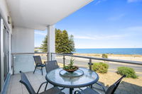 Bayline Beachfront Apartment no 4 - Internet Find