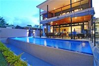 Bramston Beach - Luxury Holiday House - Internet Find