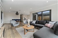 Brand New and Beautiful - Rosebud Holiday Home - Internet Find
