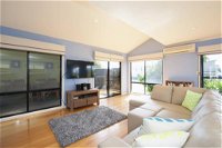 BLUE SKYES - family home with balcony  views. - Australian Directory