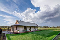 Brockenchack Vineyard Bed  Breakfast - Click Find