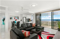 Cairns Luxury Seafront Apartment - Suburb Australia