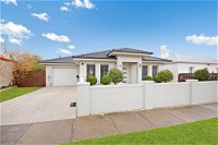 Central Warrnambool Townhouse - Internet Find