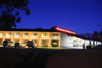 Charbonnier Motor Inn - Internet Find