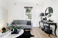 Chic Woollahra Pied--Terre with Parking - Click Find