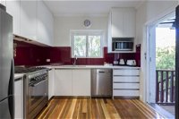 Cottesloe Beach Deluxe Apartment - Click Find