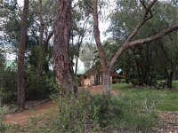 Country Retreat on 1 acre with pool hot tub surrounded by trees - Internet Find
