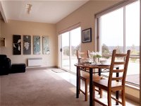 Couples Retreat with Mountain View Near Hobart - DBD