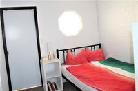 Cozy and cute comfort stay close to University Female only