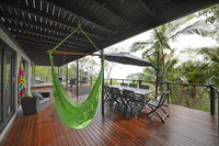 Crusoe's Beach House - Airlie Beach - Australian Directory