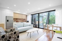 Designer Taste 2BR TownhouseHawthorn - Internet Find