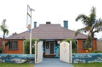 Dolphin Retreat Bunbury YHA - Australian Directory