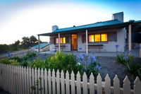 Donington Cottage Lincoln National Park - Australian Directory